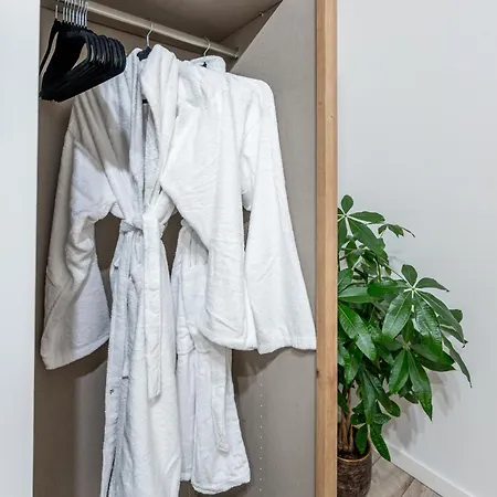 Garbo 3 Bedroom Centrum Very New كَشّا