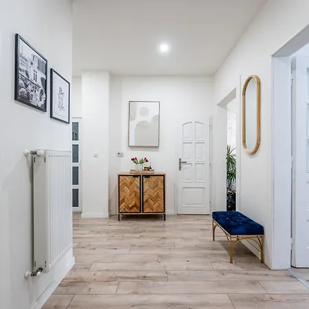 Garbo 3 Bedroom Centrum Very New