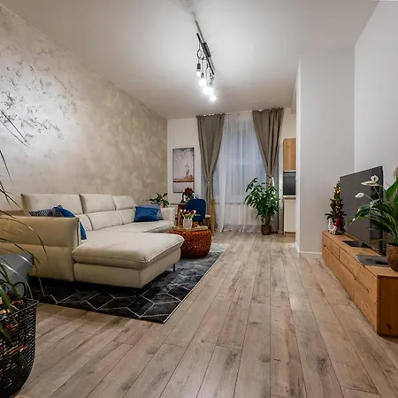 Garbo 3 Bedroom Centrum Very New Apartment *